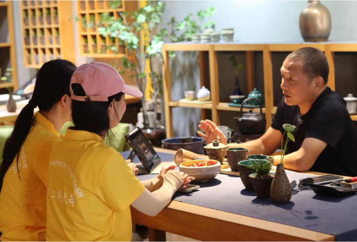 湘窑红实践团探访铜官古街，为虚拟数字展厅采集“湘商记忆”