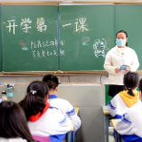 组图丨 湘潭：初三、高三“神兽”归来 校园又闻琅琅书声