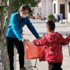 韶山映山红志愿者协会组织开展“保护母亲河 争当河小清”活动