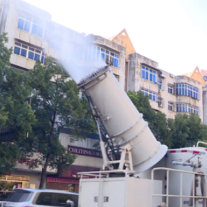 湘潭县：“雾炮车”降尘作业助力天空蓝