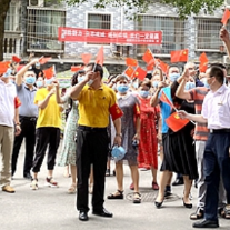 视频丨杨家湾公安小区“解封”  居民：“出门看看湘潭的美好！”