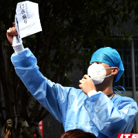 镜头里的湘潭人丨忙碌而有序的市中心医院核酸检测样本采集点