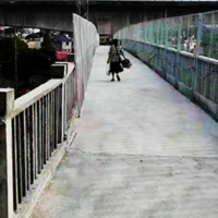 湘潭:板塘货场道口人行天桥建成 行人过铁路更方便、安全