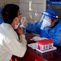 湘乡经开区：核酸检测进企业 防疫生产“两不误”