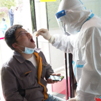 湘乡市疾控中心为200多名市民出具双语核酸检测报告