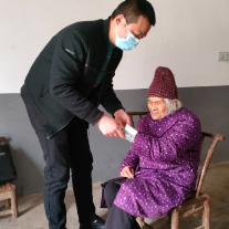 穿梭在韶山乡村疫情防控第一线的乡村医生