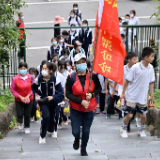 湖南援疆韶山初中班学生重走毛泽东小道