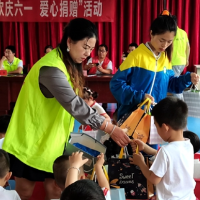 湘乡开展“我是志愿者我来帮”欢庆“六一”爱心捐赠活动