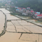 强降雨导致湘乡多个乡镇受灾 干群同心抗灾自救