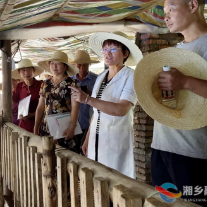 湘潭市委组织部“田间课堂”走进湘乡市翻江镇