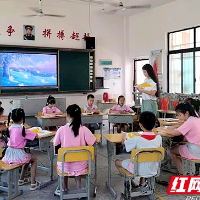 石灵芝名师工作室到湘潭县农村小学开展伴读活动