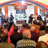 湘潭：汤洪波老家父老乡亲齐聚观看神舟十七号发射直播