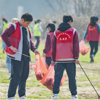 湘潭县：学习雷锋好榜样 河小青守护“一江碧水”