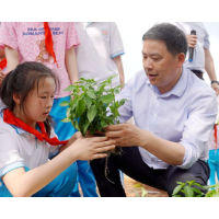 湘潭县：“校农合作教学”进校园 邓述东和他的劳动课
