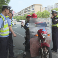 湘潭县多部门联合执法 查处“摩电”车辆违法行为