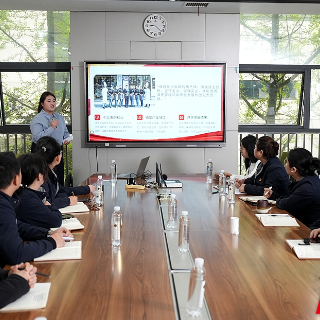 24名党员同上“板凳党课”湘潭市首场“五进”宣讲活动走进万利隆