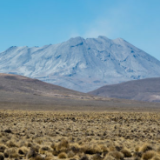 秘鲁 乌维纳斯火山喷发 火山灰柱高达1200米