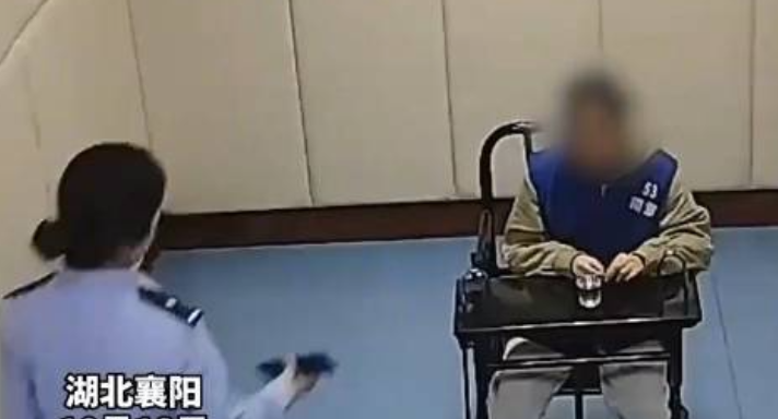 00后女警被审讯对象气到捶墙