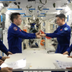新闻链接 神舟家族再接力 逐梦星辰新征程