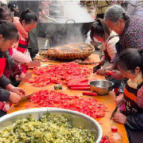 灾区这些身影温暖又充满力量