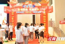 踏着红毯走过“成人门” 常德外国语学校465名高三学生喜提成人礼