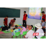 急救知识进点村  常德志愿者手把手教学溺水抢救“黄金4分钟”