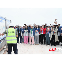 瞰重庆丨百家媒体现场见证重庆宝山嘉陵江大桥如何 “跨越” 嘉陵江