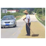 乡村公路成晒麦场，一味禁止不可取