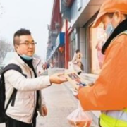 免费给劳动者拍照，传递的是温暖也是尊重