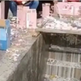 将牛奶倒入水沟，是谁唆使粉丝做出疯狂行为？