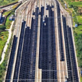 超长火车震撼再现！数数有多少节车厢？