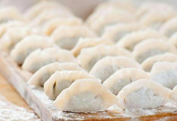 速冻饺子中含有亚硝胺，吃了会致癌？