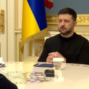 特朗普下最后通牒 泽连斯基面临抉择