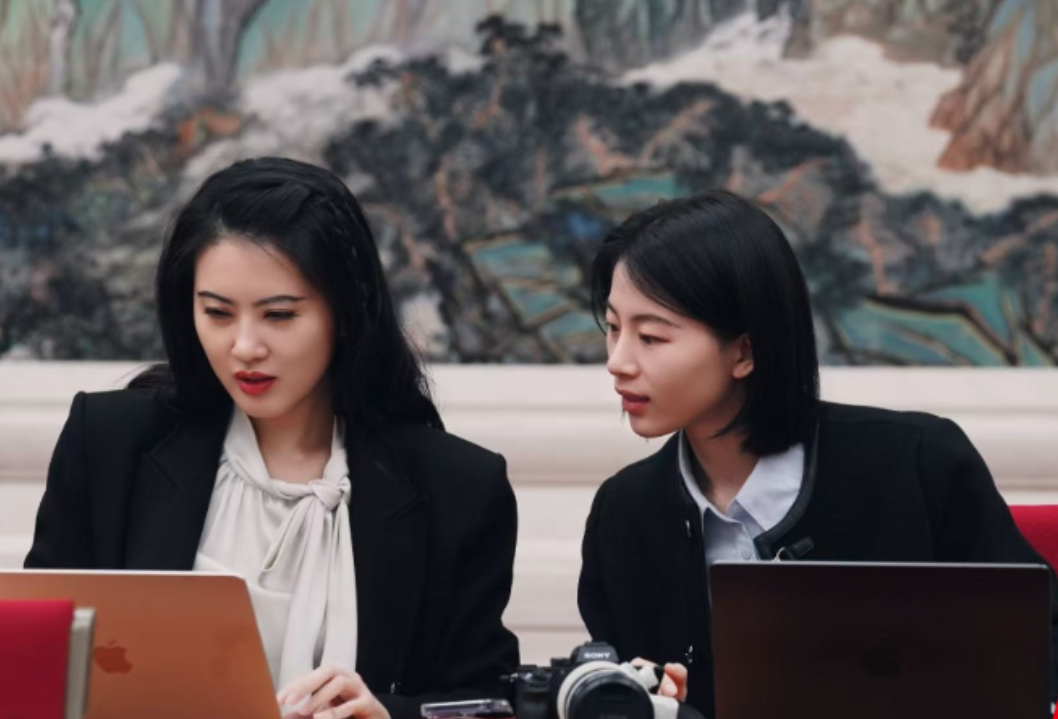 大美红图丨记者节⑤：风里雨里，今天把镜头对准自己