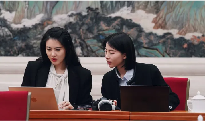 大美红图丨记者节⑤：风里雨里，今天把镜头对准自己