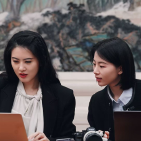 大美红图丨记者节⑤：风里雨里，今天把镜头对准自己