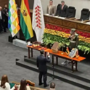 帕斯宣誓就任玻利维亚总统