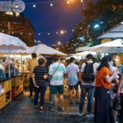 单日超10万人涌入 线下的传统农贸大集缘何走红