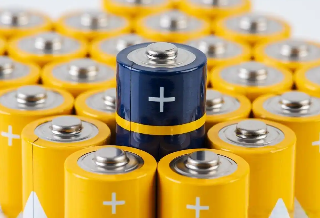 锂电池必须完全放电再充电，否则会“钝化”？