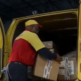 国际物流巨头暂停美国部分国际快递服务