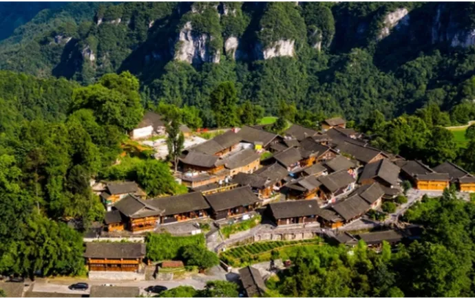 十八洞片区“1+7”抱团发展，打造民族地区共同富裕标杆