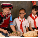 家家门前一盏灯丨长征村的“坨坨饺”：舌尖上的长征记忆