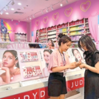 国货美妆“出海” 扮靓“颜值经济”