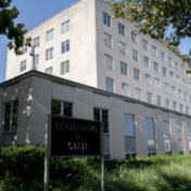 美国国务院要求美国公民立即离开伊朗