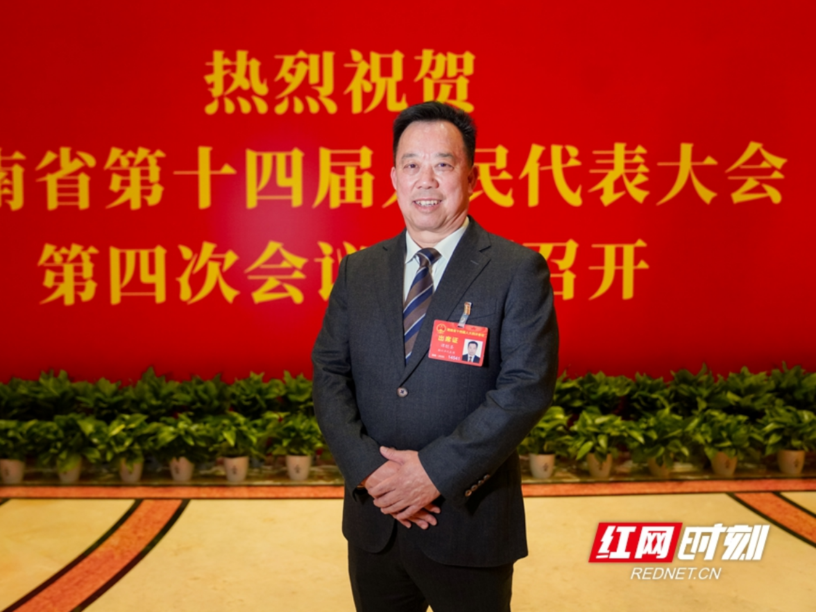 代表故事丨谭聪圣：穿新鞋，走新路