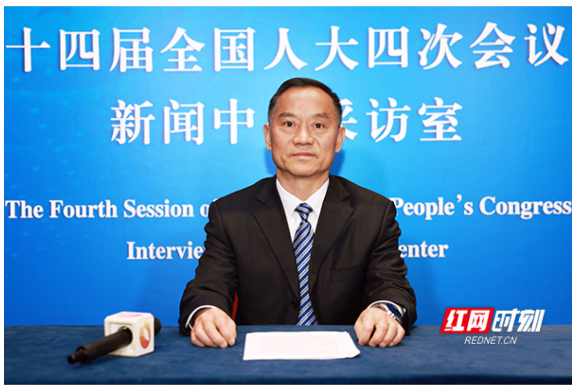 湖南代表团共提交代表议案12件、建议430件