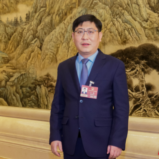 两会湘声丨全国人大代表王震： 给医疗成本“挤水分” 让患者花个明白钱