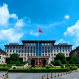 双峰县委常委会会议研究党校工作：打造好干部教育培训主阵地