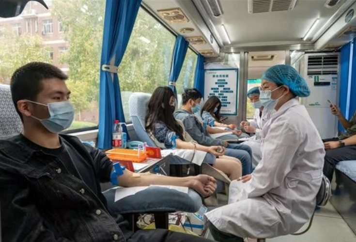 张家界航院：无偿献血 同心抗疫