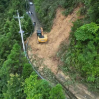 避险一线｜赶集日，一道警戒线护住群众安全